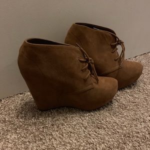 SHI brown wedges